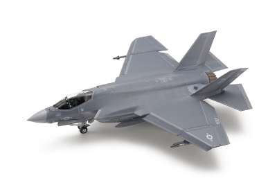 --Tamiya-F-35C Lightning II